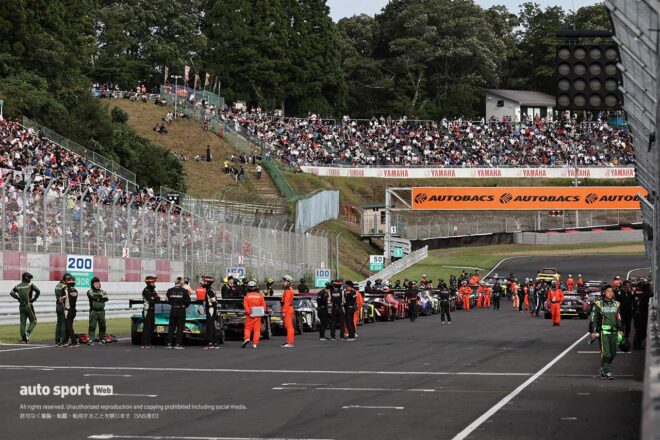 2025スーパーGT第6戦SUGO　赤旗中断時の様子