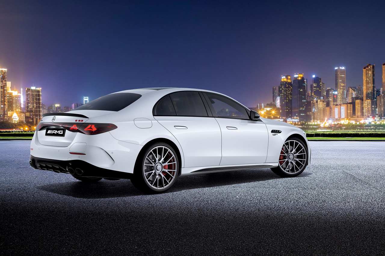 メルセデスAMG、PHEVの『E53』に精悍な装いの限定車“Edition Night Carbon”を設定。全国合計150台