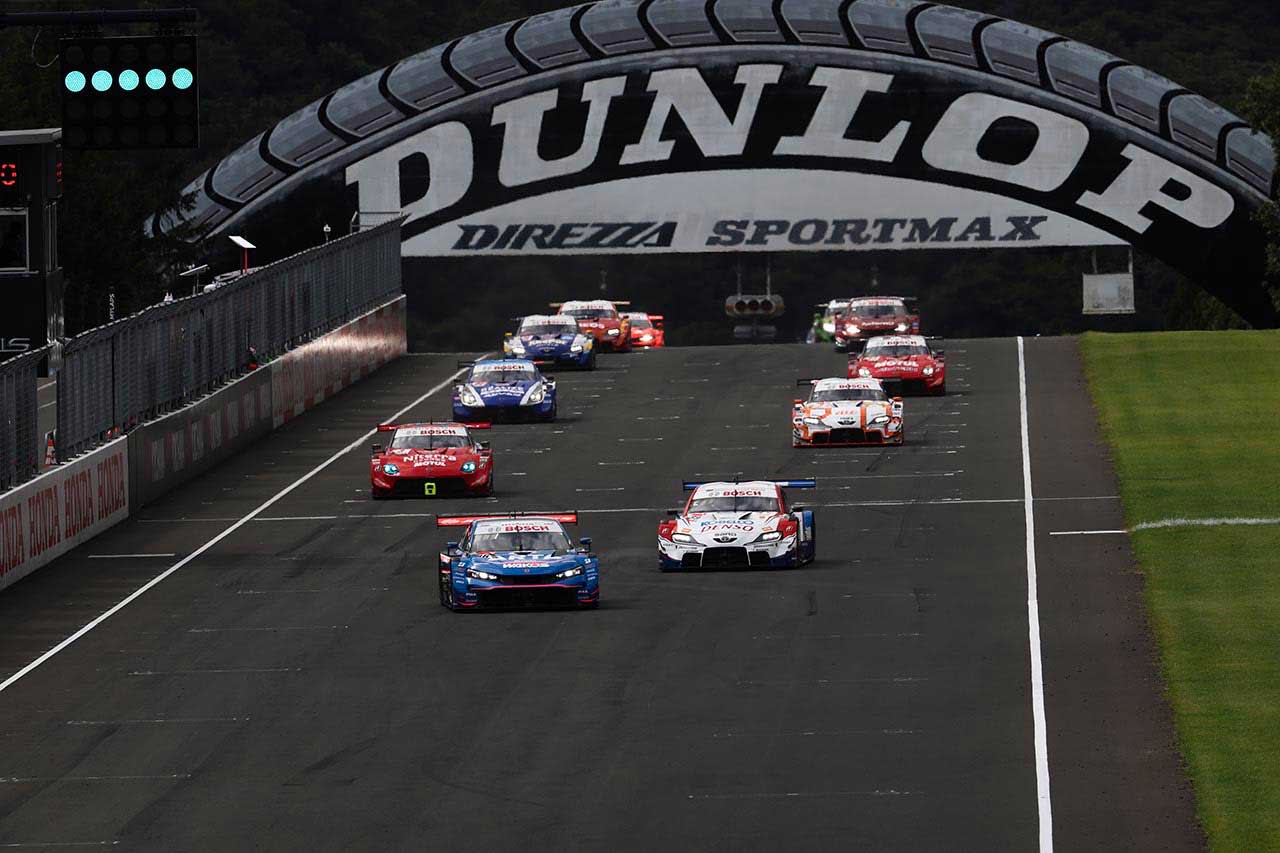 GT500クラスの決勝スタート　2025スーパーGT第6戦SUGO