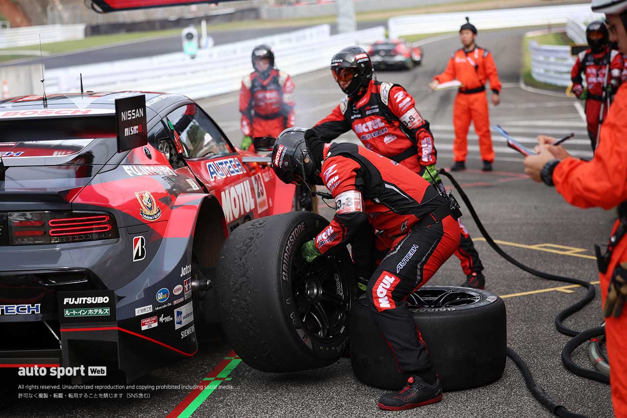 手応えあった予選から一転、23号車MOTUL Zが決勝で直面した二重