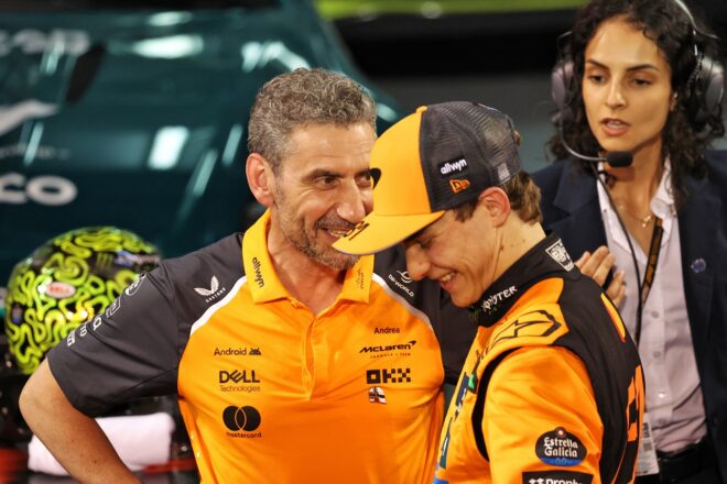 マクラーレンのアンドレア・ステラ代表とオスカー・ピアストリ