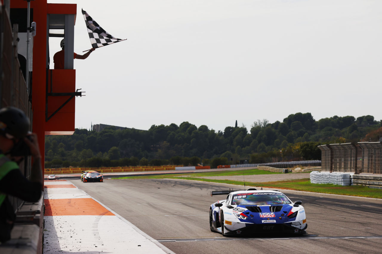 優勝剥奪や選手権リーダーを襲った悪夢など波乱に満ちた一戦。WRTがスプリント王座を奪還／GTWCヨーロッパ第9戦バレンシア