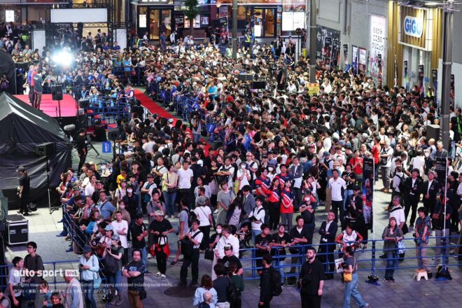 日本GP開幕直前にMotoGPライダーが新宿・歌舞伎町に集結。大勢のファンが大いに沸き返る／MotoGP in Tokyo