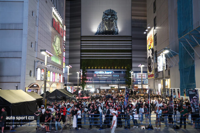 日本GP開幕直前にMotoGPライダーが新宿・歌舞伎町に集結。大勢のファンが大いに沸き返る／MotoGP in Tokyo