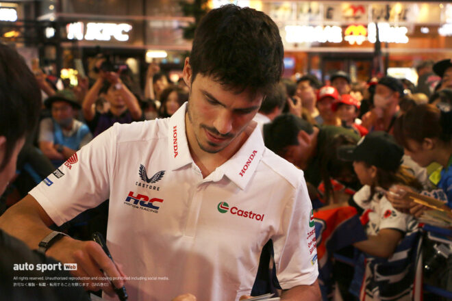 日本GP開幕直前にMotoGPライダーが新宿・歌舞伎町に集結。大勢のファンが大いに沸き返る／MotoGP in Tokyo