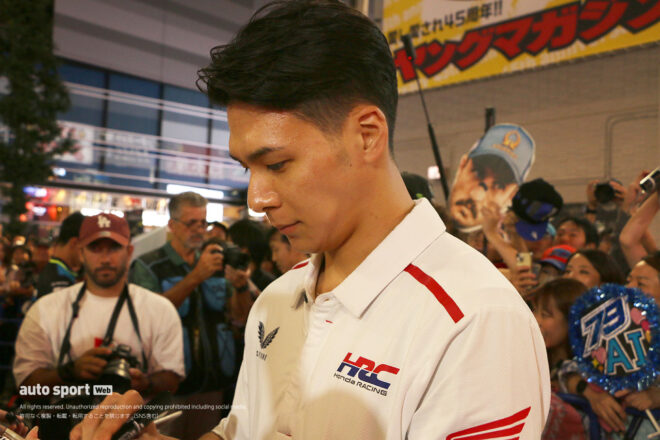 日本GP開幕直前にMotoGPライダーが新宿・歌舞伎町に集結。大勢のファンが大いに沸き返る／MotoGP in Tokyo