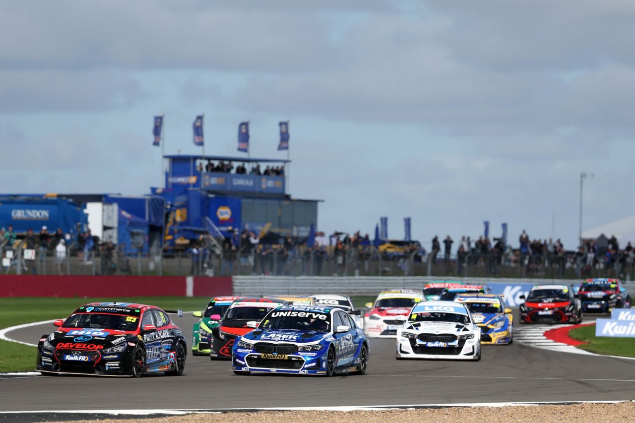 新構想ジュニア選手権に“悪童”の復帰……話題満載の週末は初ポール、初優勝の初モノ尽くしに／BTCC第9戦