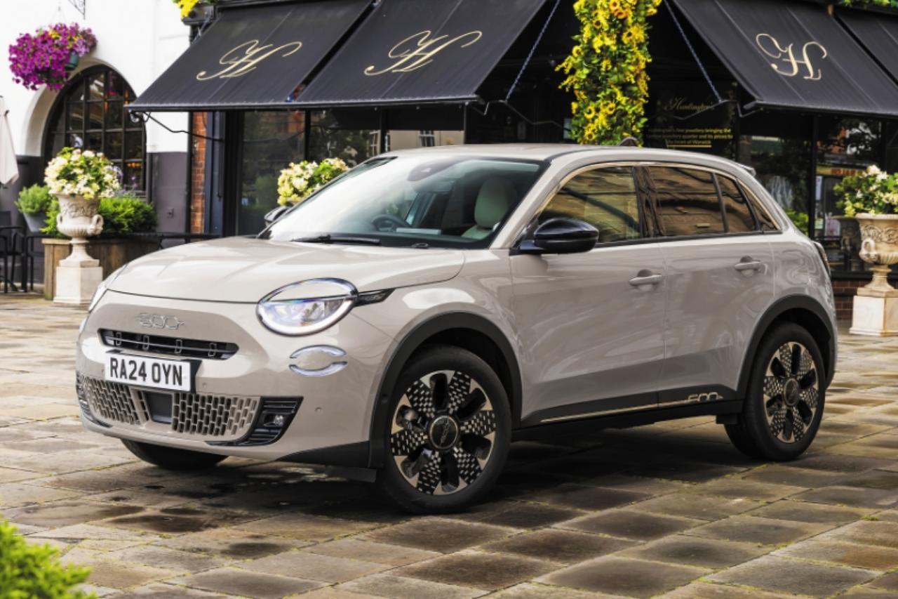 フィアット、コンパクトSUV『600』にイタリアのカフェ文化を想起した限定車“Crema Cappuccino”を設定