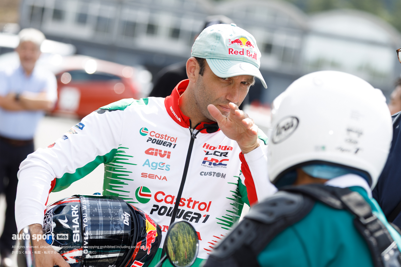 交通安全教室で生徒にアドバイスをするヨハン・ザルコ（カストロール・ホンダLCR）／2025MotoGP第17戦日本GP