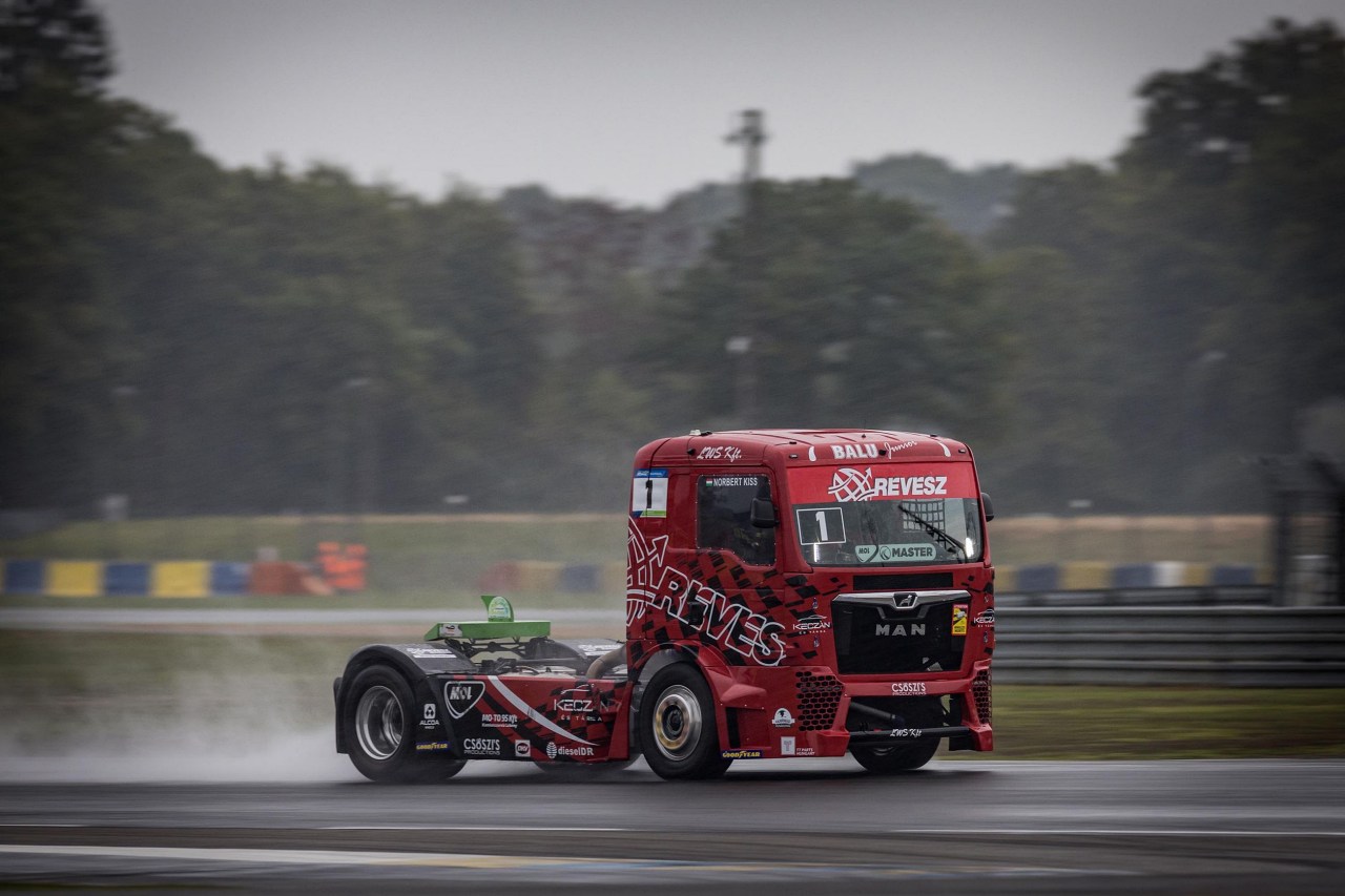 今季も快進撃を見せた王者ノルベルト・キス、週末2勝でシリーズ史上初の“7冠”王者に／ETRC第7戦