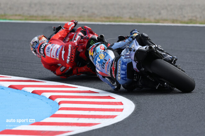 マルク・マルケスを追うアレックス・マルケス（BK8グレシーニ・レーシングMotoGP）／2025MotoGP第17戦日本GP