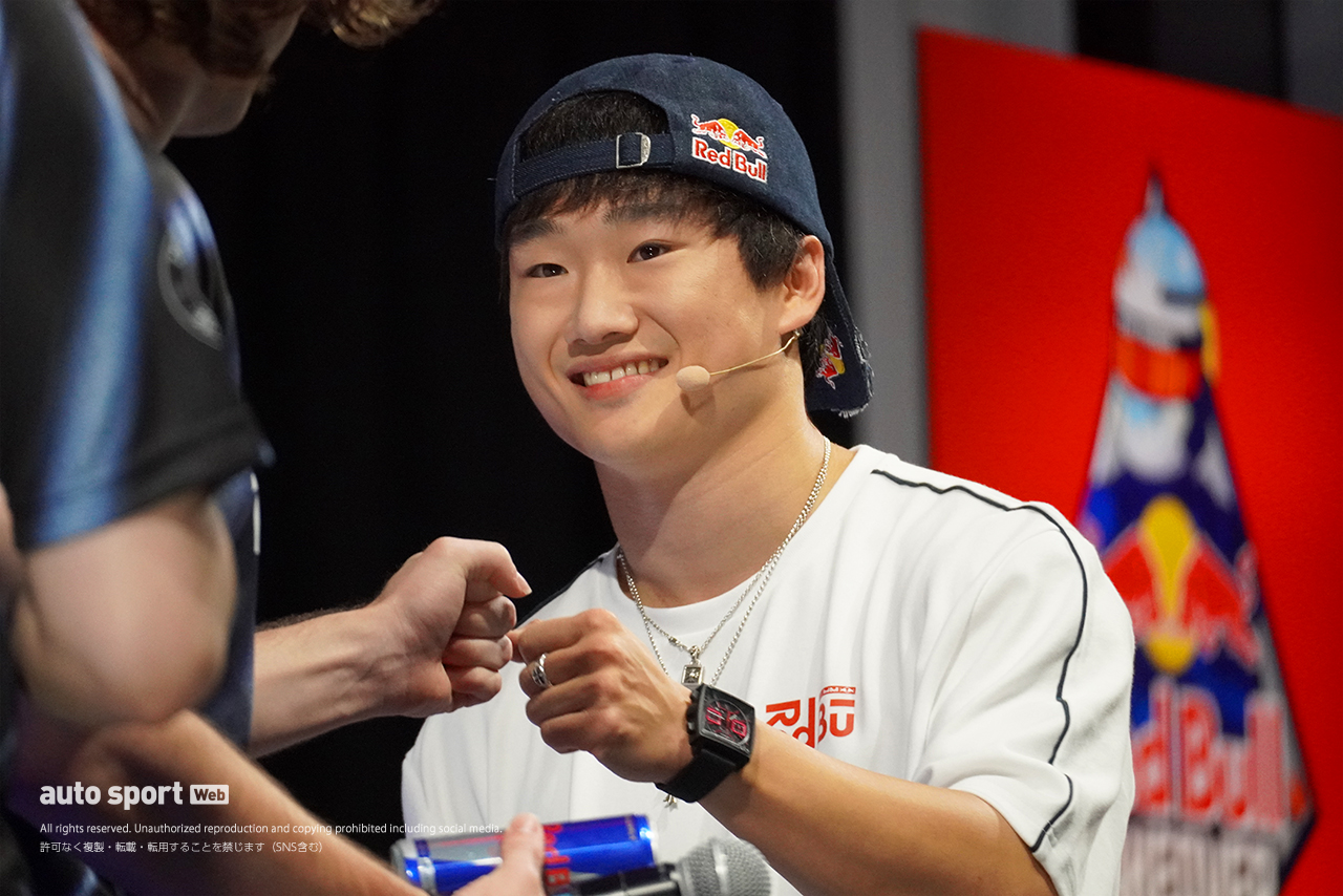 [閒聊] 角田出席東京電玩展，玩Apex英雄獲勝