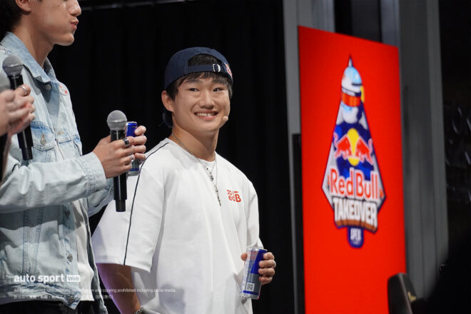 東京ゲームショウ2025の『Red Bull Apex Takeover with Yuki Tsunoda』に出演した角田裕毅