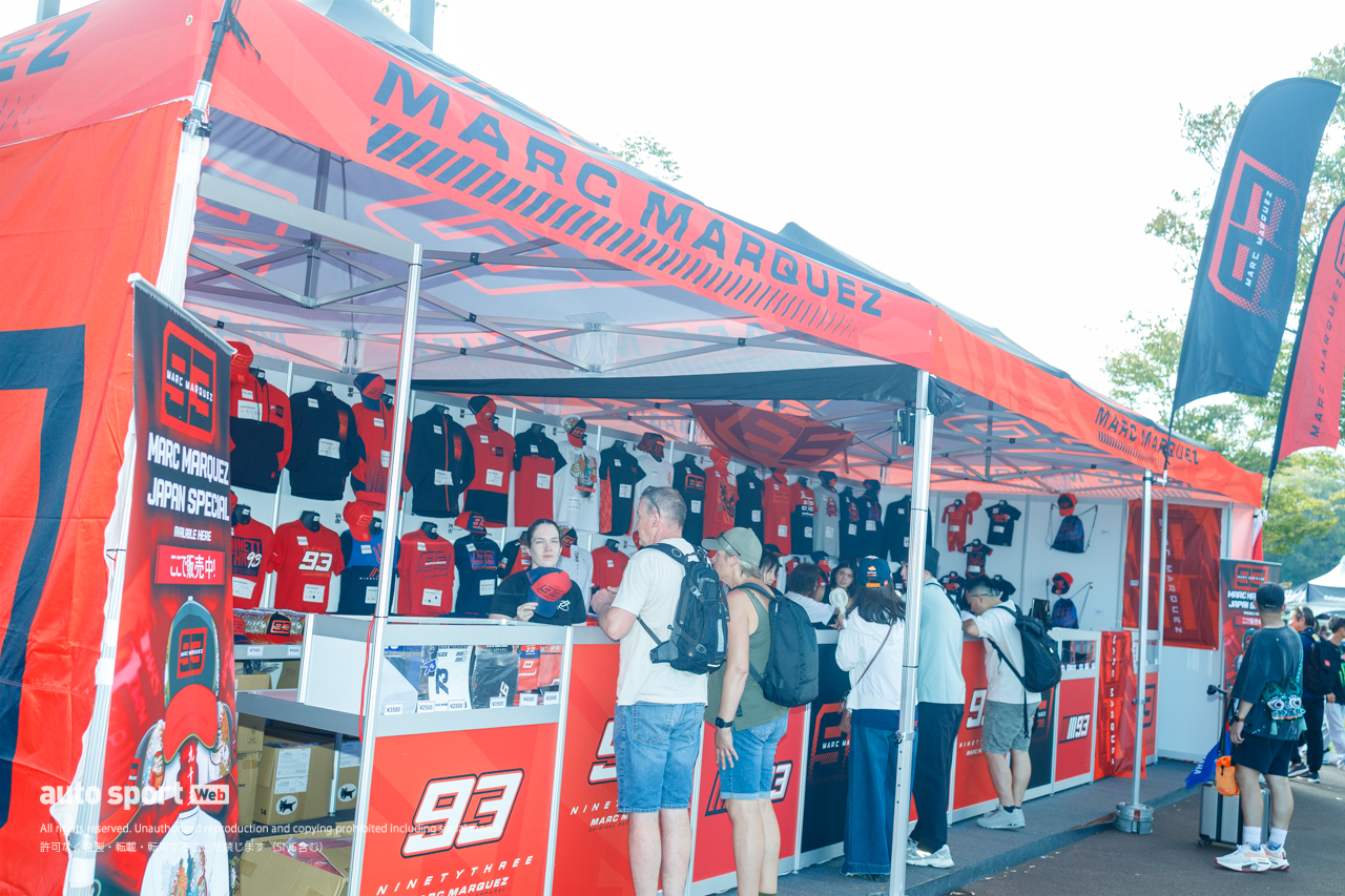 今年も初日から盛況のMotoGP日本GPイベント広場。小椋藍グッズは売り切れ続出？／第17戦日本GP