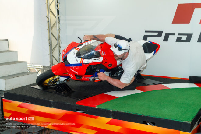 今年も初日から盛況のMotoGP日本GPイベント広場。小椋藍グッズは売り切れ続出？／第17戦日本GP