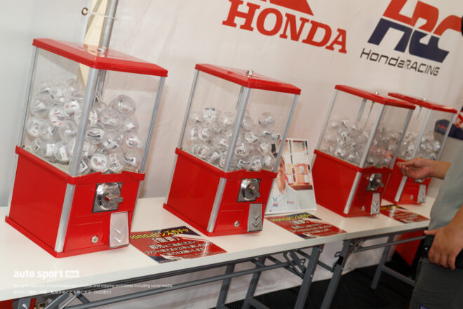 今年も初日から盛況のMotoGP日本GPイベント広場。小椋藍グッズは売り切れ続出？／第17戦日本GP