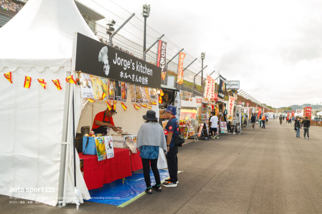 今年も初日から盛況のMotoGP日本GPイベント広場。小椋藍グッズは売り切れ続出？／第17戦日本GP