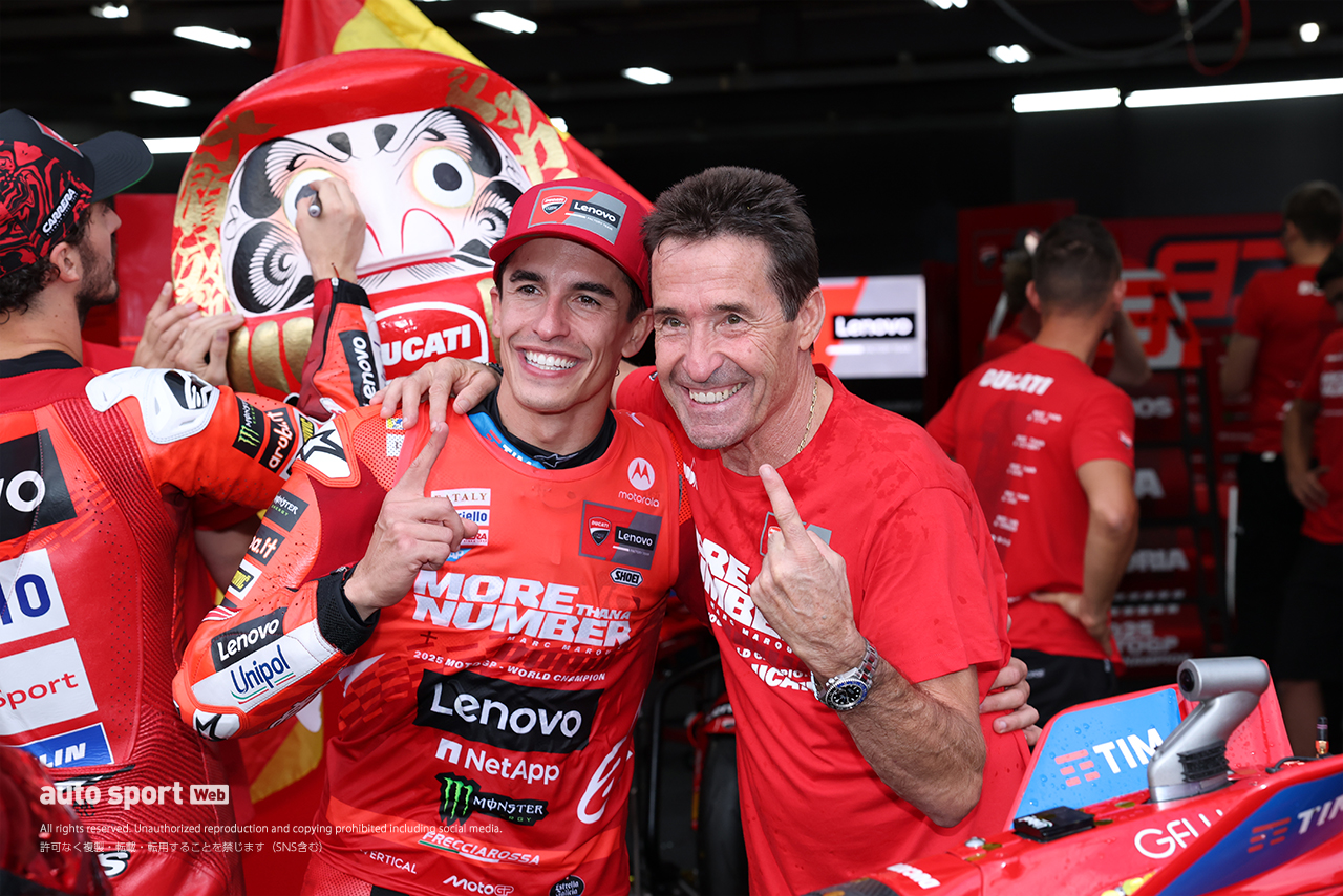 シリーズチャンピオンに輝いたマルク・マルケスと父（ドゥカティ・レノボ・チーム）／2025MotoGP第17戦日本GP