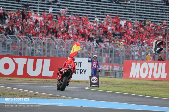 レース後には涙。マルク・マルケス「不思議な感覚。過去を振り返りたくない。この瞬間を楽しみ続けたい」／MotoGPチャンピオン会見