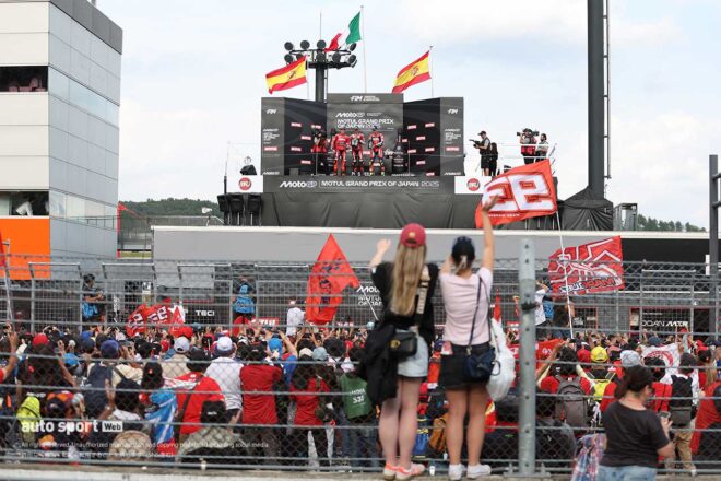 レース後には涙。マルク・マルケス「不思議な感覚。過去を振り返りたくない。この瞬間を楽しみ続けたい」／MotoGPチャンピオン会見