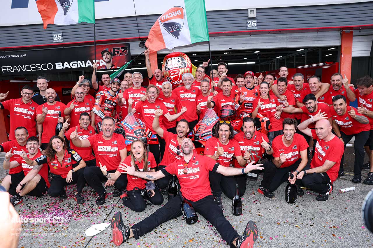 レース後には涙。マルク・マルケス「不思議な感覚。過去を振り返りたくない。この瞬間を楽しみ続けたい」／MotoGPチャンピオン会見