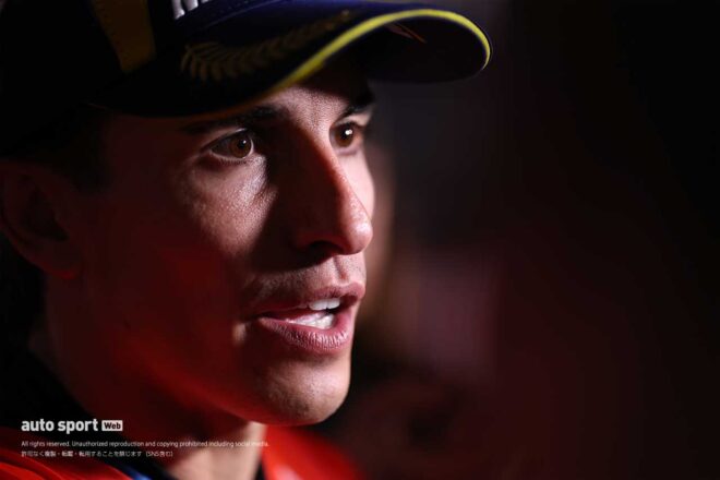 レース後には涙。マルク・マルケス「不思議な感覚。過去を振り返りたくない。この瞬間を楽しみ続けたい」／MotoGPチャンピオン会見