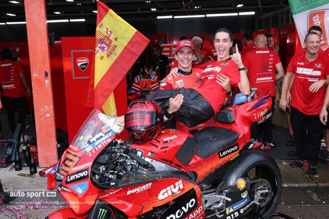 レース後には涙。マルク・マルケス「不思議な感覚。過去を振り返りたくない。この瞬間を楽しみ続けたい」／MotoGPチャンピオン会見