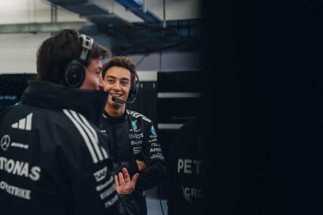 メルセデスのジョージ・ラッセルとトト・ウォルフ代表