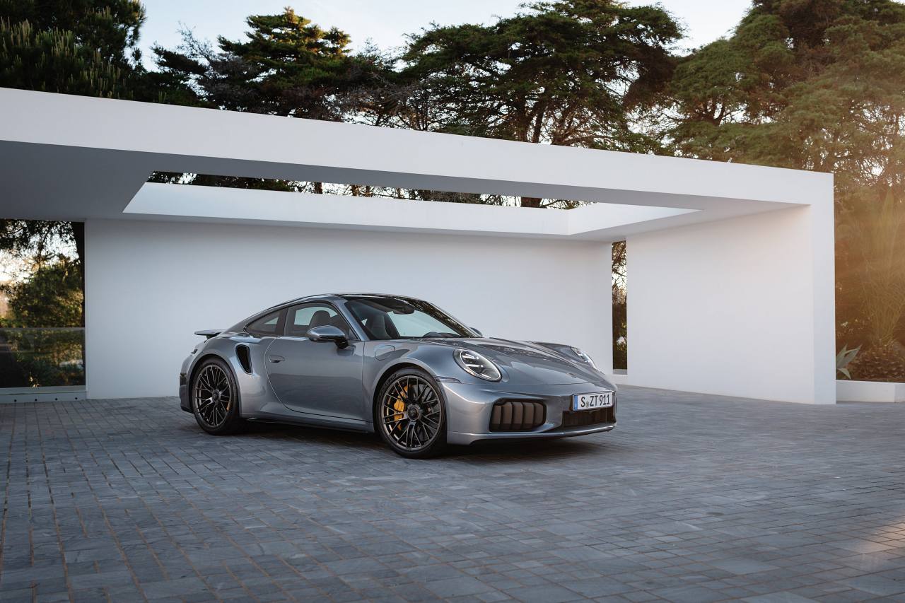 ポルシェ、主軸『911』にシステム出力711PSを誇る史上最もパワフルな電動“ターボS”を導入