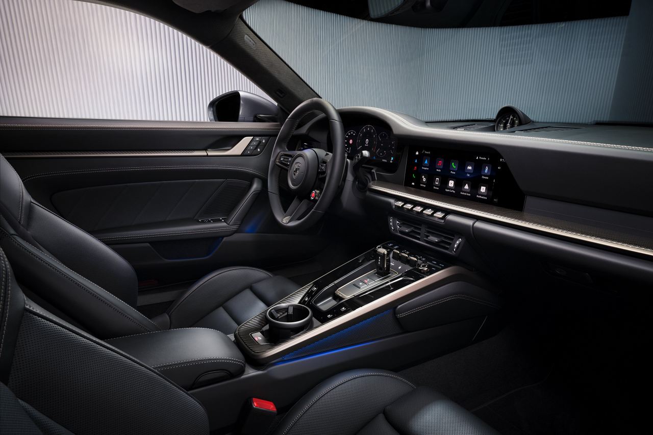 ポルシェ、主軸『911』にシステム出力711PSを誇る史上最もパワフルな電動“ターボS”を導入