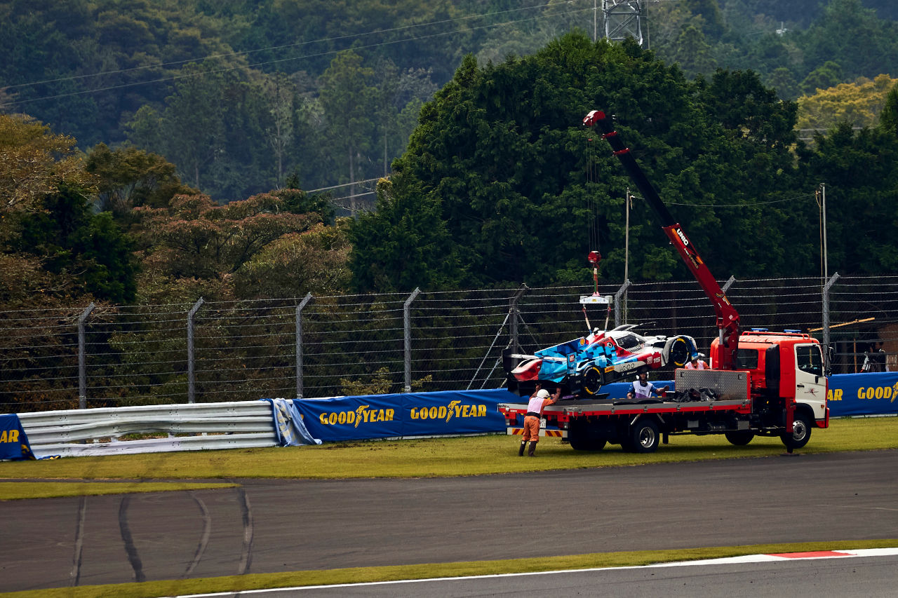 BMWのクラッシュ原因が判明。直前を走る99号車ポルシェに予期せぬ減速が発生／WEC富士