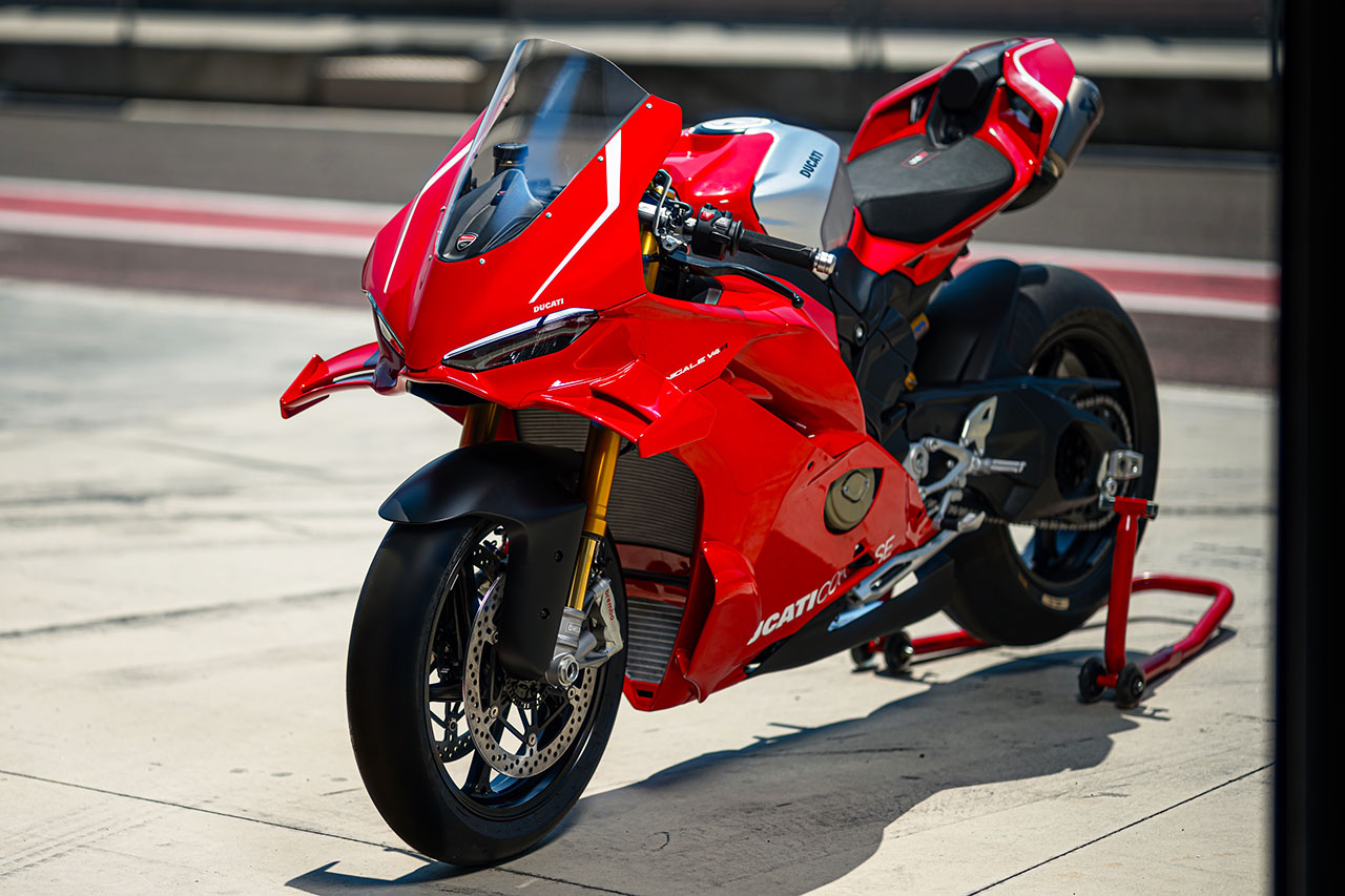 ドゥカティ、新型『パニガーレV4 R』を発表。出力向上に加えウイングやサイドポッドなど専用装備も追加