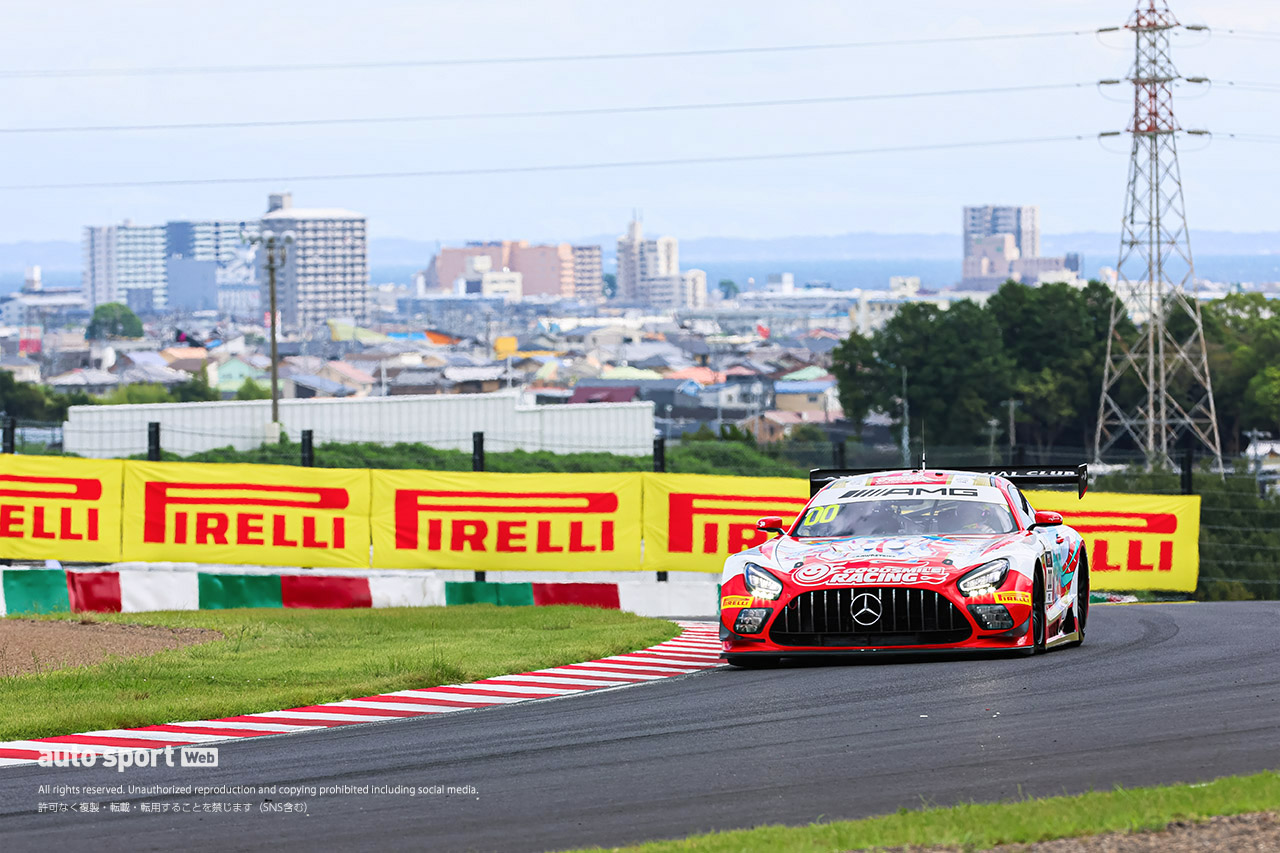 グッドスマイル・レーシングの00号車メルセデスAMG GT3エボ（谷口信輝／片岡龍也／小林可夢偉）