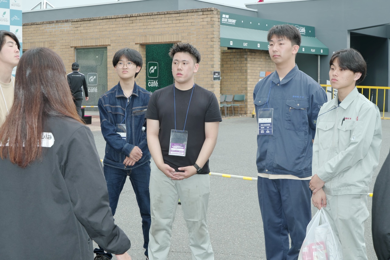 刺激は強めに。青森工業高校自動車部がプロの世界をSUGOで体験／F-Beの魅力を探る