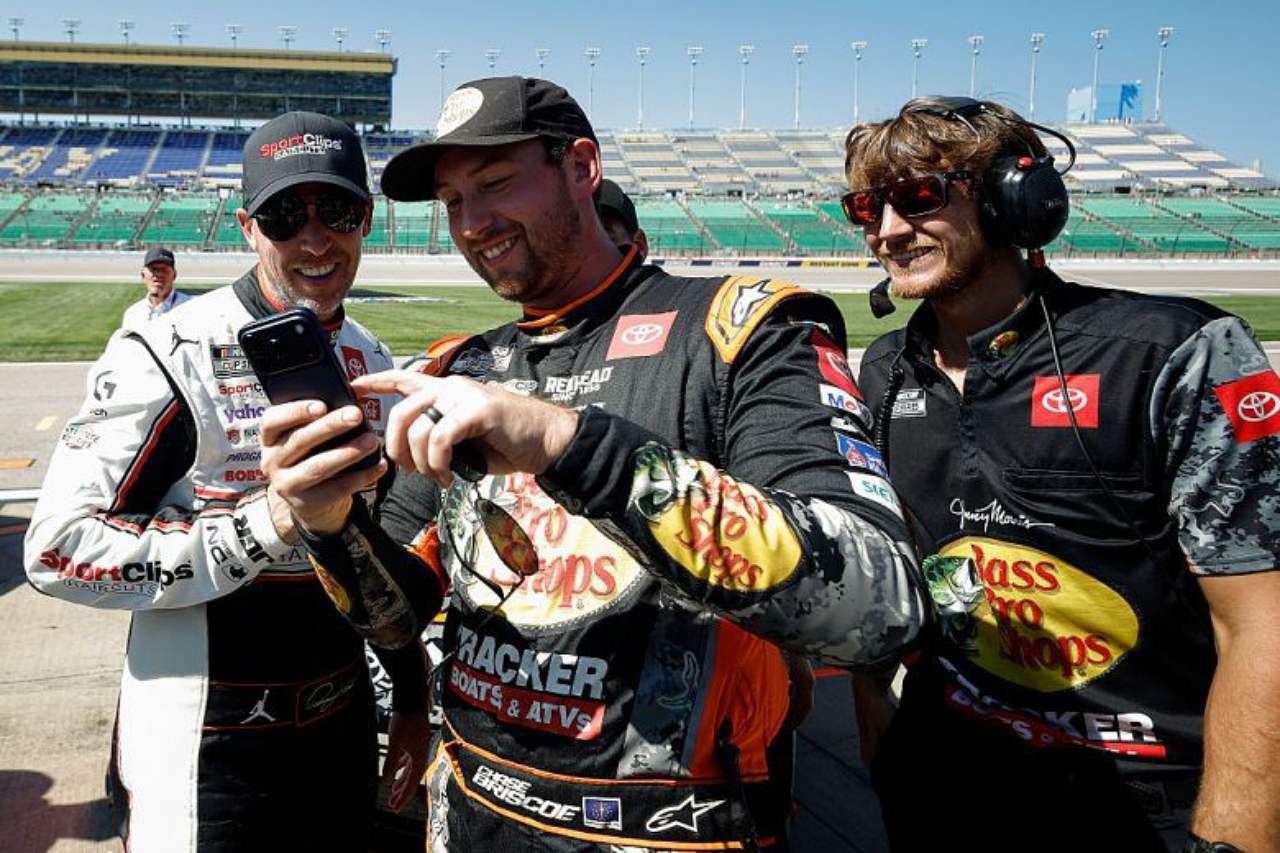 トヨタ・カムリXSE艦隊は2度の延長戦に散る。大逆転のエリオットが第3ラウンド進出へ／NASCAR第31戦