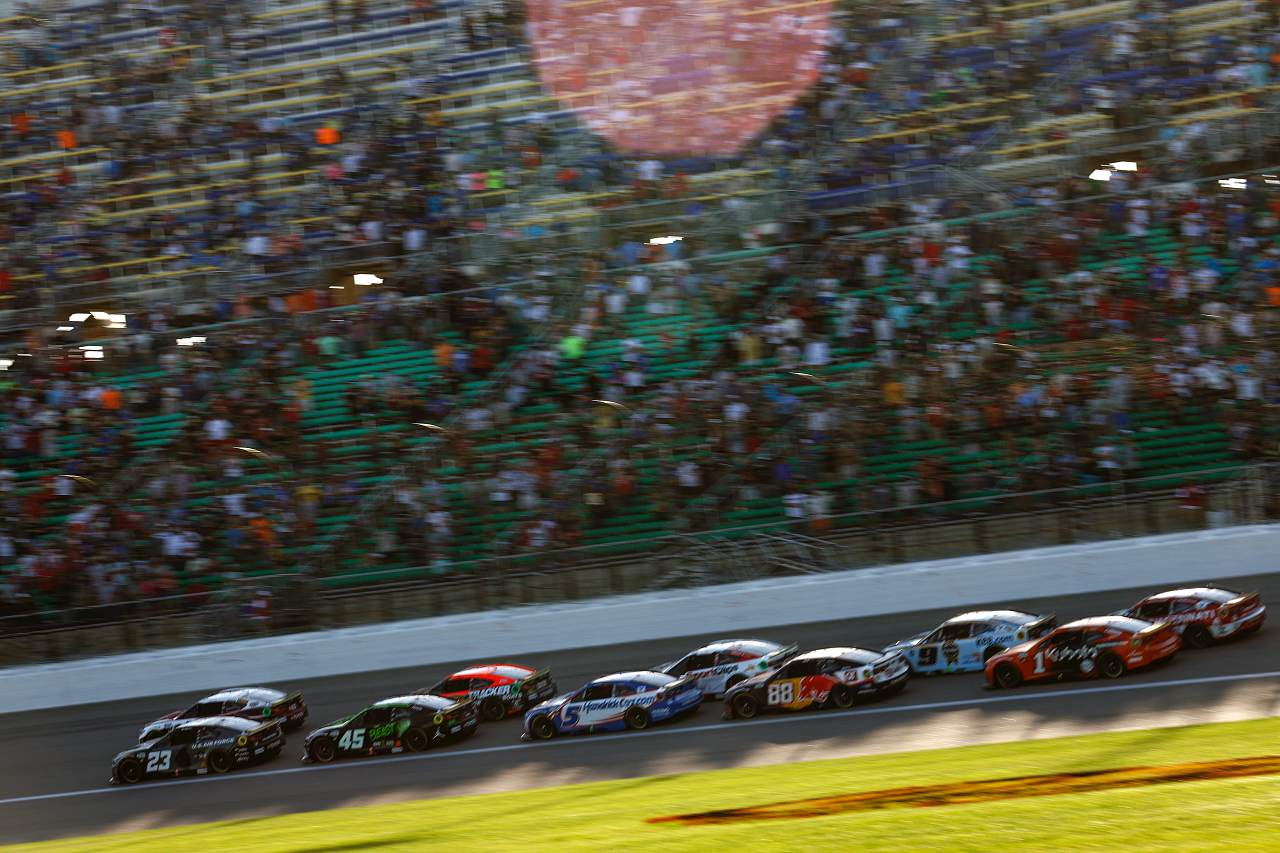 トヨタ・カムリXSE艦隊は2度の延長戦に散る。大逆転のエリオットが第3ラウンド進出へ／NASCAR第31戦