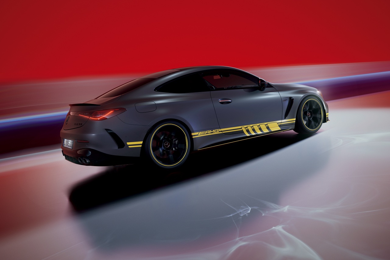メルセデスAMG、主軸クーペ『CLE53』に専用デカールやイエローアクセント採用の限定車を導入