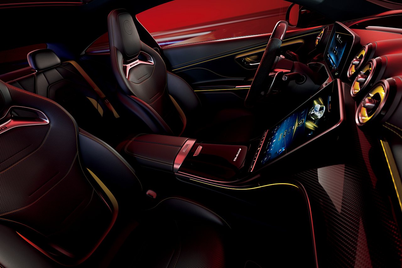 メルセデスAMG、主軸クーペ『CLE53』に専用デカールやイエローアクセント採用の限定車を導入