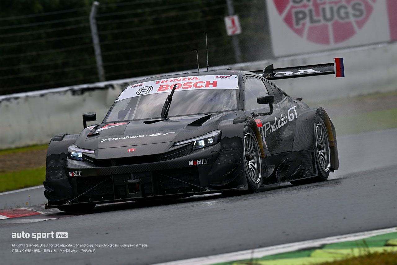 ホンダ／HRCの新型GT500マシンのプレリュードGTがSUGOでシェイクダウン。ウエットのなか順調に周回