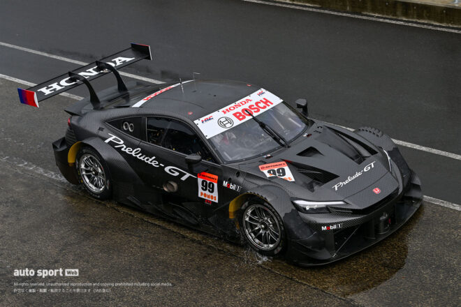 ホンダ／HRCの新型GT500マシンのプレリュードGTがSUGOでシェイクダウン。ウエットのなか順調に周回