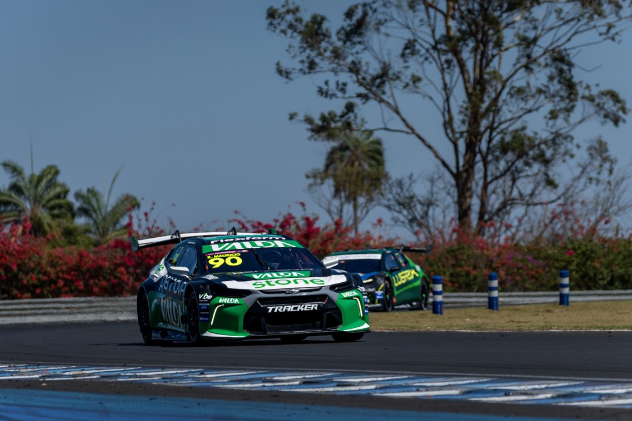 バリチェロ代役で19歳の女性注目株がデビュー。ミツビシ、シボレー勝利でJPも表彰台に／SCB第7戦