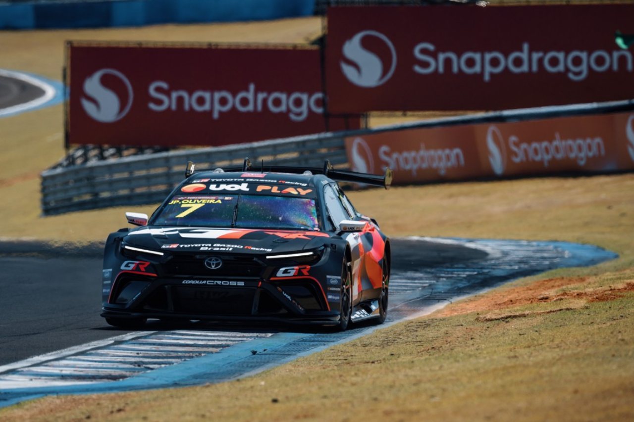 バリチェロ代役で19歳の女性注目株がデビュー。ミツビシ、シボレー勝利でJPも表彰台に／SCB第7戦