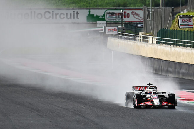 オコンとベアマンに必要な“正反対のアプローチ”／願いが叶ったグロージャンのF1走行【F1チームの戦い方：小松礼雄コラム第11回】