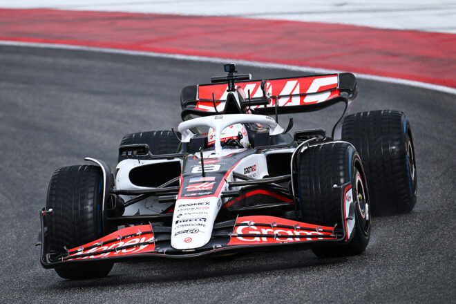 オコンとベアマンに必要な“正反対のアプローチ”／願いが叶ったグロージャンのF1走行【F1チームの戦い方：小松礼雄コラム第11回】