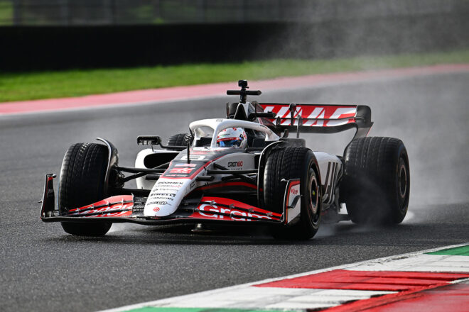 オコンとベアマンに必要な“正反対のアプローチ”／願いが叶ったグロージャンのF1走行【F1チームの戦い方：小松礼雄コラム第11回】