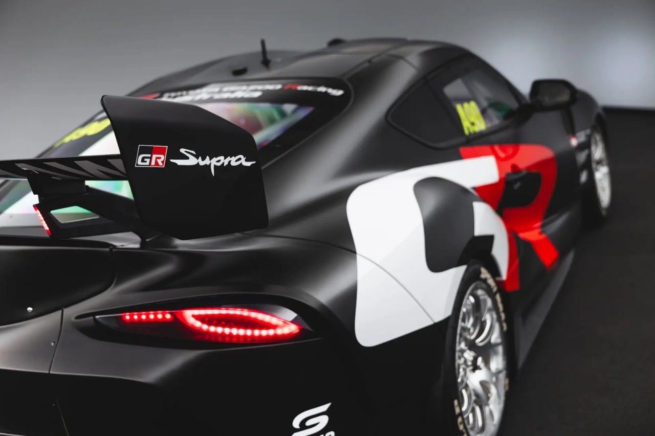 キャメロン・ヒルが2026年よりトヨタ陣営BJR移籍を表明。強豪T8は初のGen3規定マスタングを公開／RSC