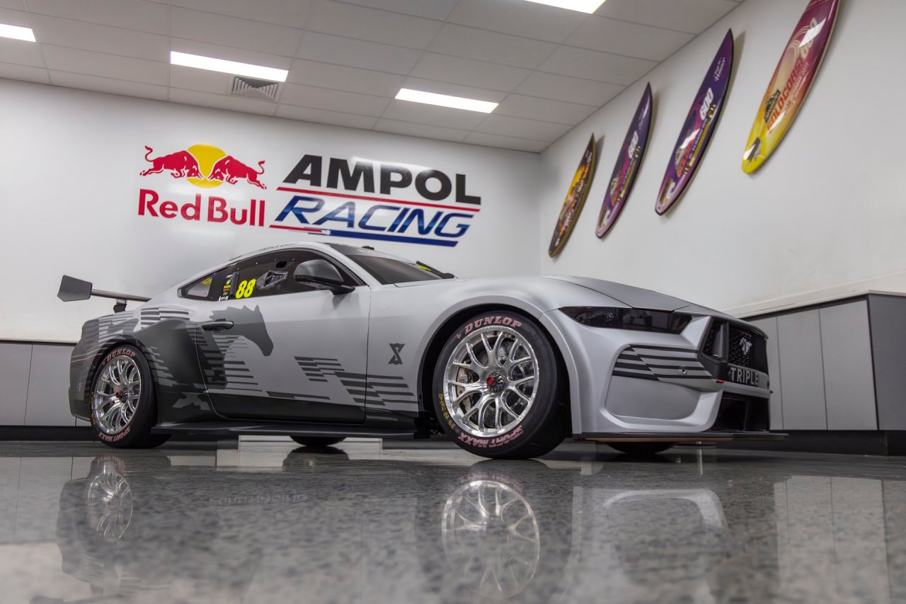 キャメロン・ヒルが2026年よりトヨタ陣営BJR移籍を表明。強豪T8は初のGen3規定マスタングを公開／RSC