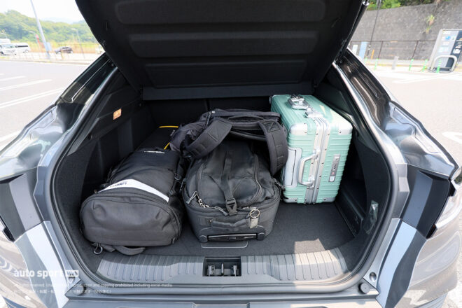 【乗り心地のよいクルマ探求所】ルノーが考える“現代セダン”アルカナ。長距離移動もノンストレス、燃費もバツグン