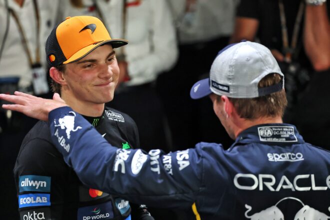 予選3番手のオスカー・ピアストリ（マクラーレン）と2番手のマックス・フェルスタッペン（レッドブル）