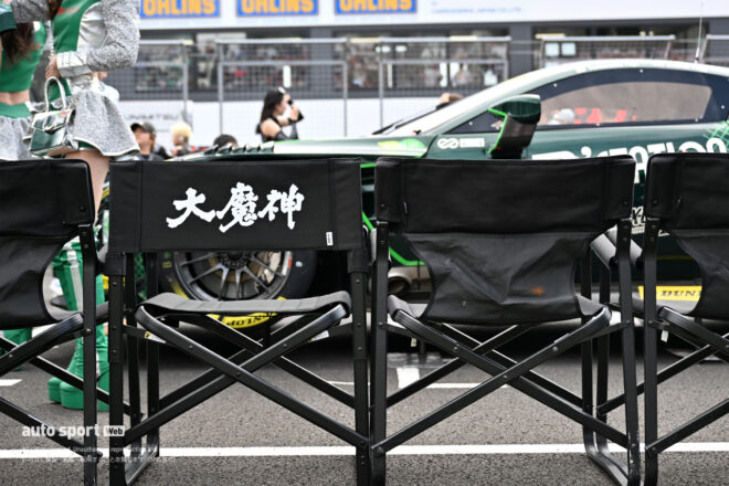 ブログ】大魔神ロゴ入りの佐々木主浩総監督専用チェア。外国人